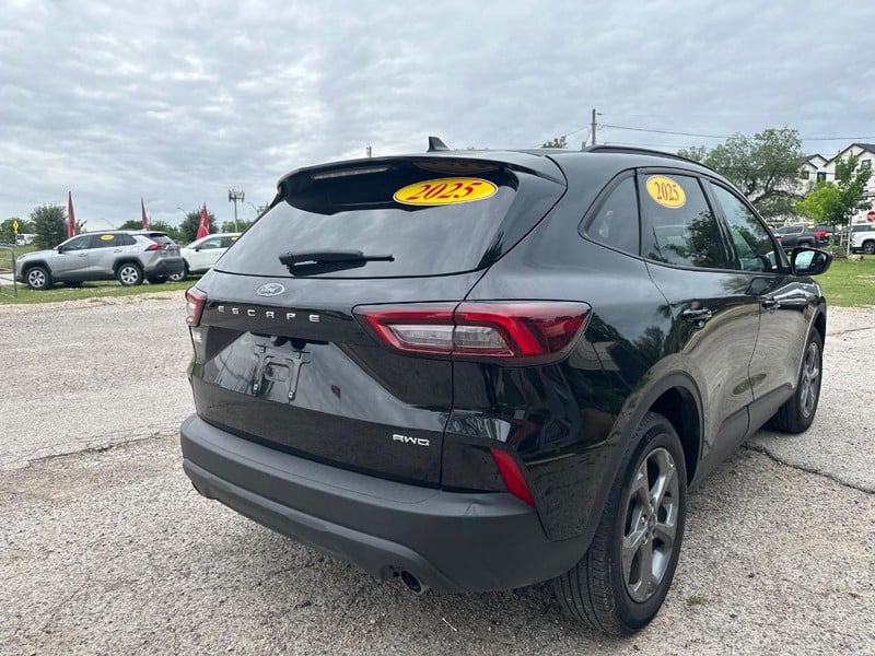2025 Ford Escape - Image 2