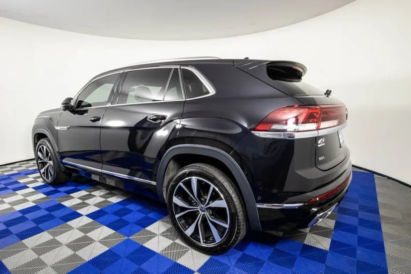2024 Volkswagen Atlas Cross Sport - Image 3