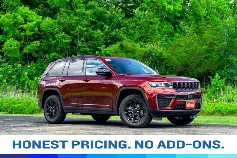 2026 Jeep Grand Cherokee Laredo Altitude - Image 2