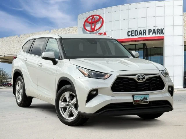 2023 Toyota Highlander - Image 1
