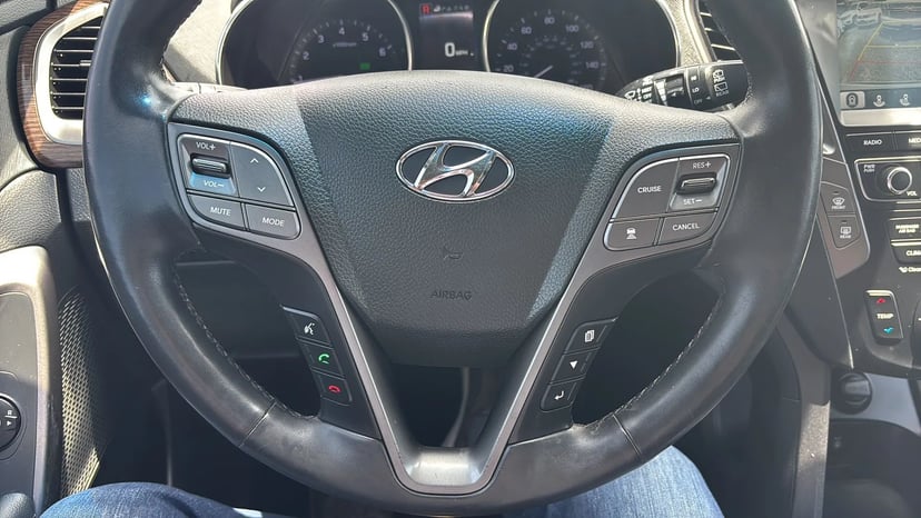 2017 Kia Santa Fe - Image 3