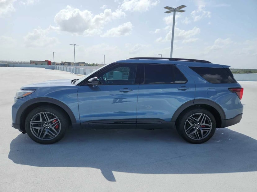 2025 Ford Explorer - Image 2