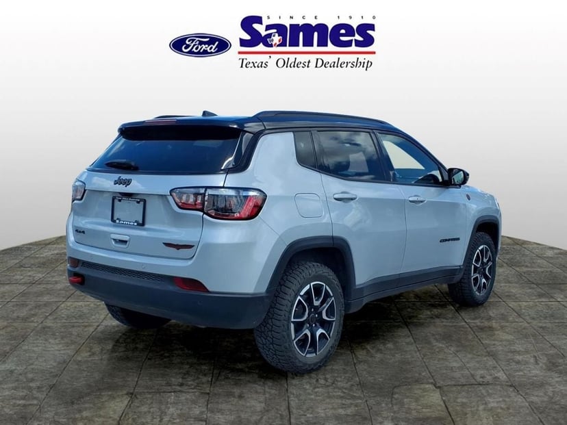 2025 Jeep Compass - Image 3