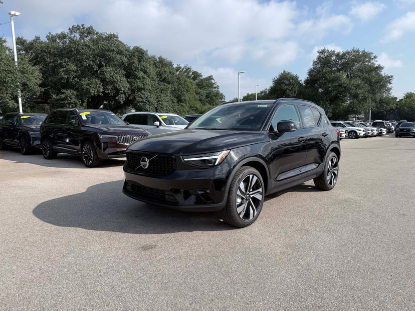 2026 Volvo XC40 - Image 1