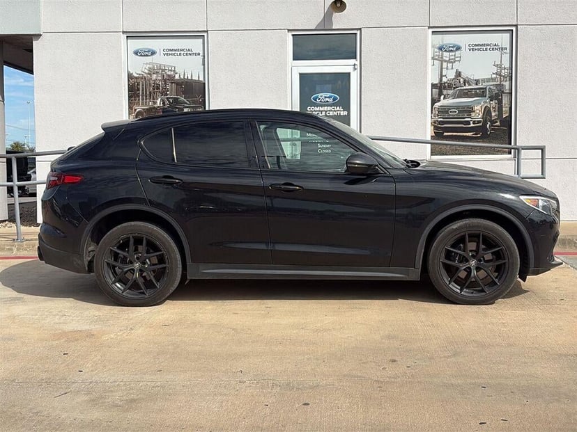 2019 Alfa Romeo Stelvio - Image 1