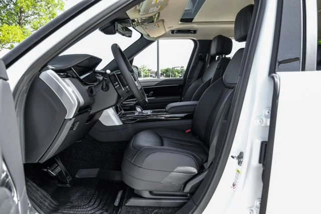 2026 Land Rover Range Rover - Image 3
