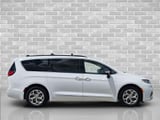 2023 Chrysler Pacifica - Preview 3