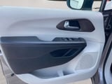 2017 Chrysler Pacifica - Preview 8