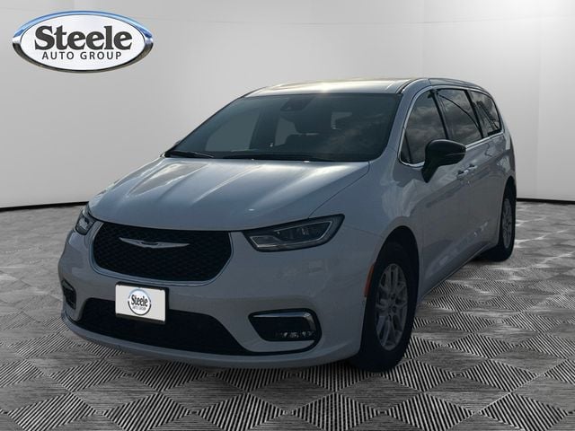 2025 Chrysler Pacifica - Image 1