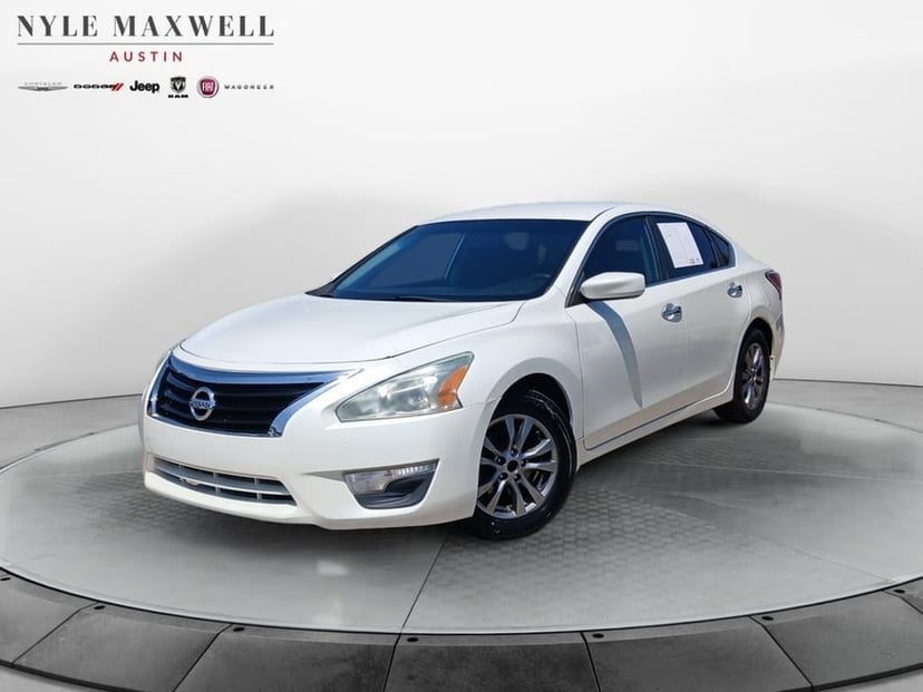 2015 Nissan Altima - Image 2