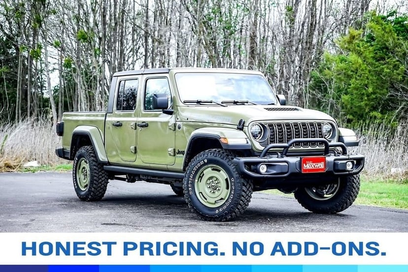 2026 Jeep Gladiator - Image 2