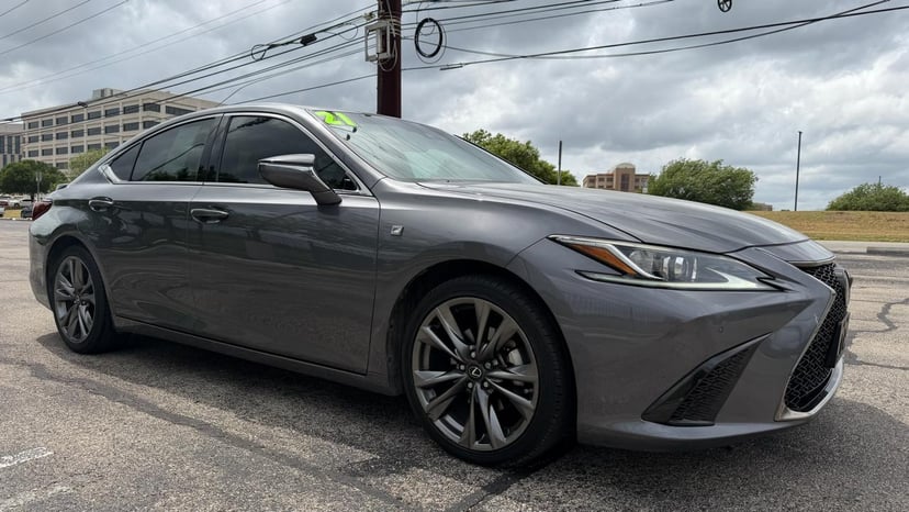2021 Lexus ES - Image 1