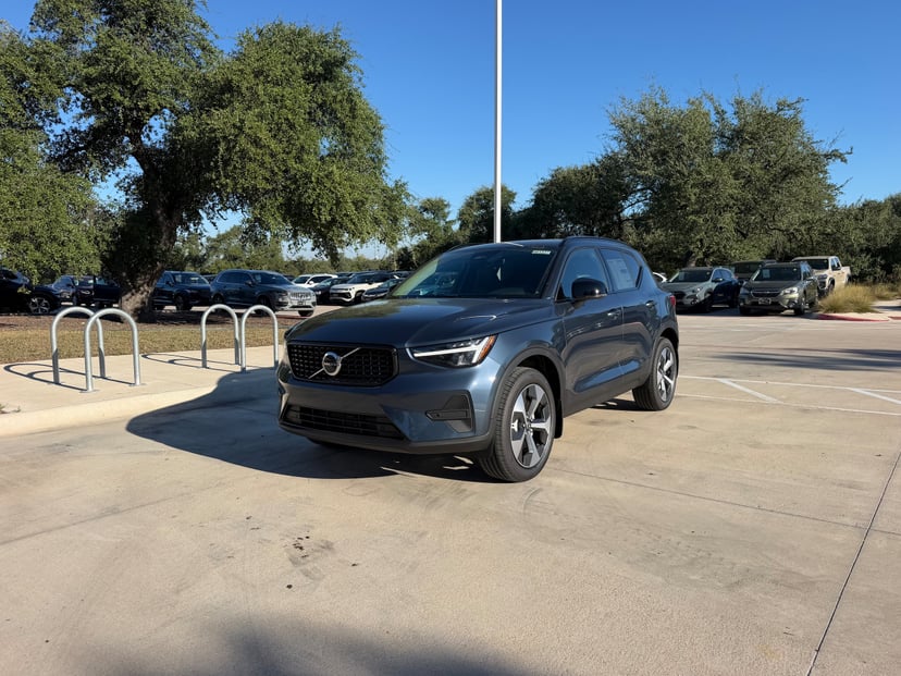 2026 Volvo XC40 - Image 1