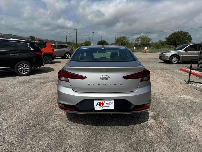 2020 Hyundai Elantra - Image 2