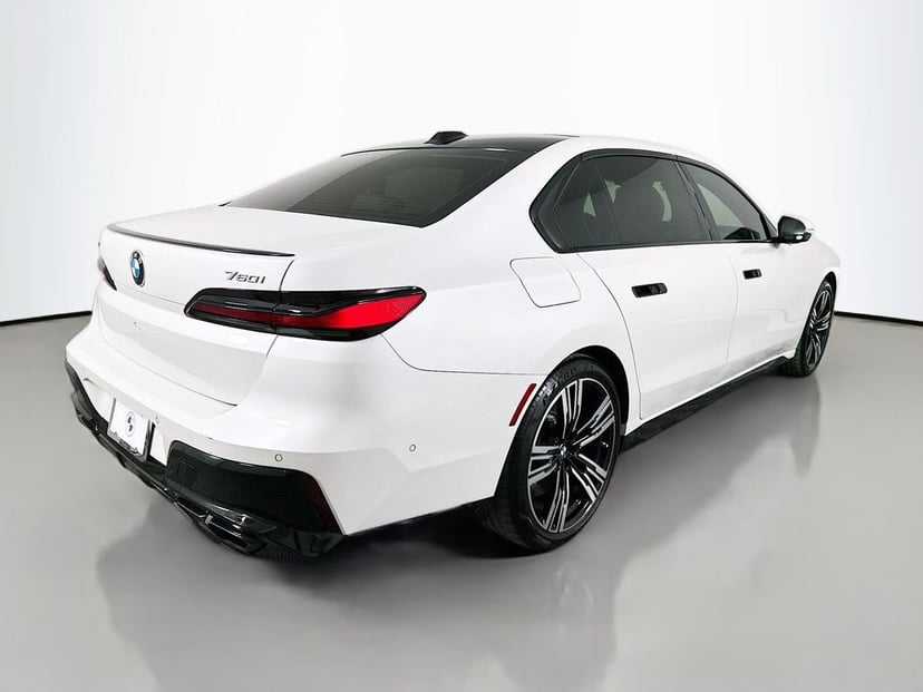 2024 BMW 7 Series - Image 3