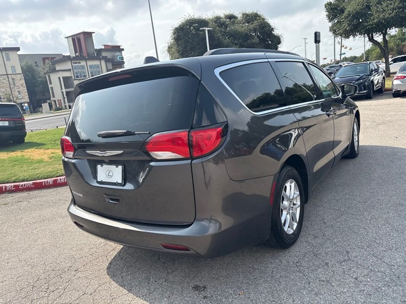 2020 Chrysler Voyager - Image 3