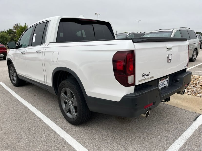 2023 Honda Ridgeline - Image 3