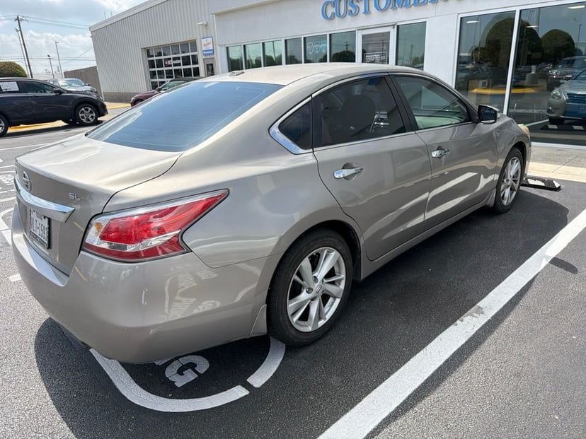 2015 Nissan Altima - Image 3