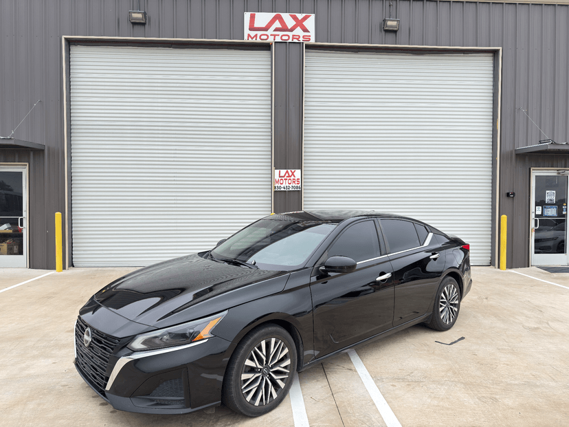 2023 Nissan Altima - Image 1
