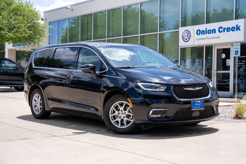 2024 Chrysler Pacifica - Image 1