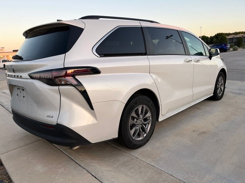 2025 Toyota Sienna - Image 3