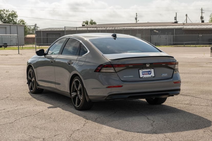 2025 Honda Accord Hybrid - Image 3