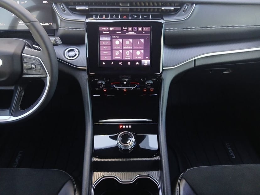 2025 Jeep Grand Cherokee L - Image 2