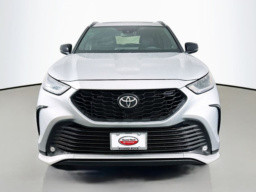 2023 Toyota Highlander - Image 2