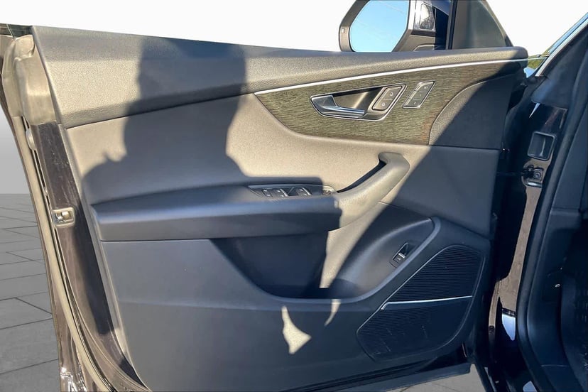 2019 Audi Q8 - Image 3