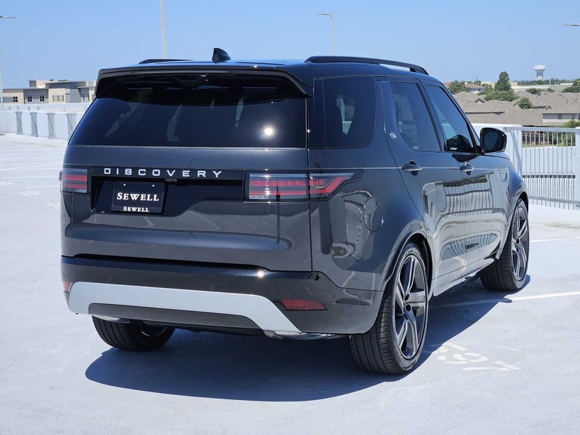 2026 Land Rover Discovery - Image 2