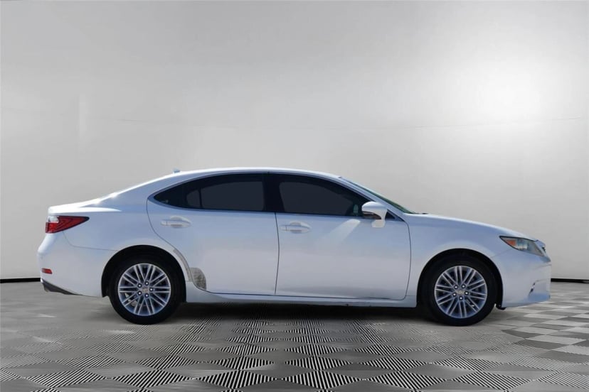 2013 Lexus ES - Image 2
