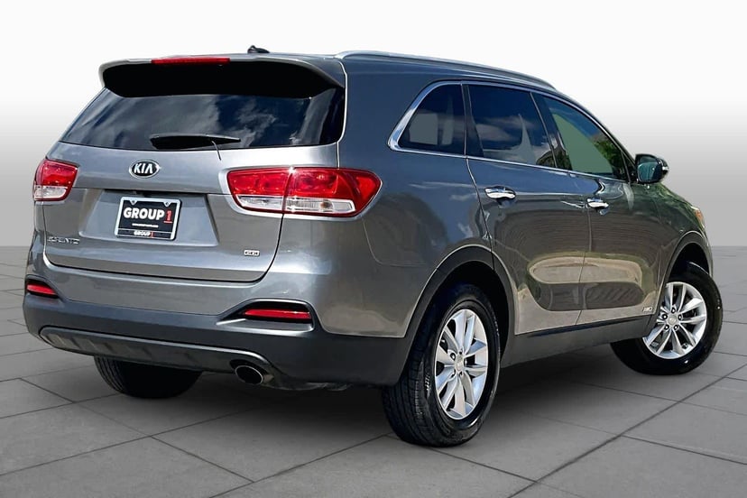 2016 Kia Sorento - Image 3
