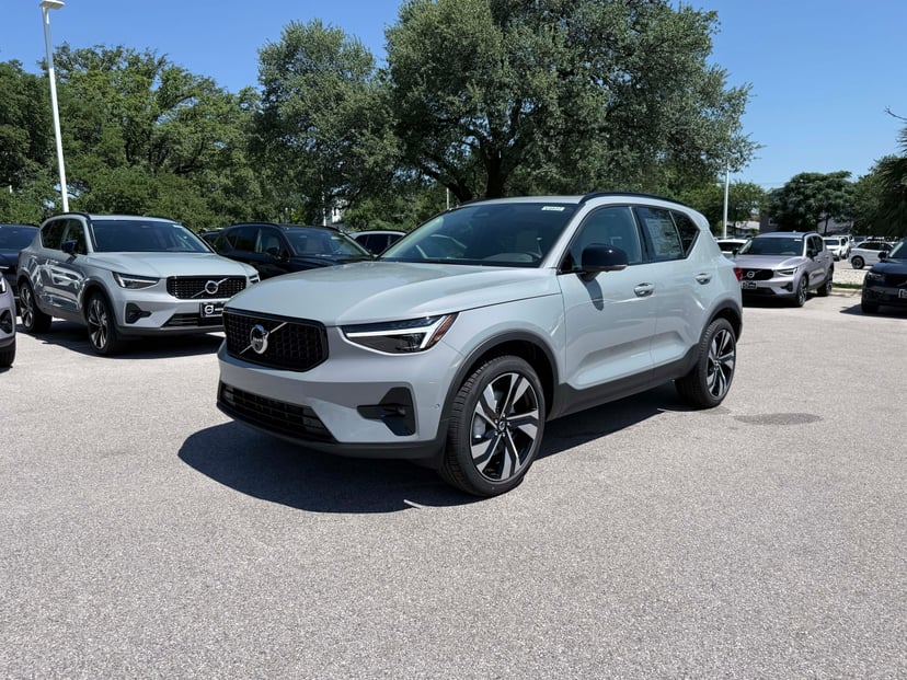 2026 Volvo XC40 - Image 1