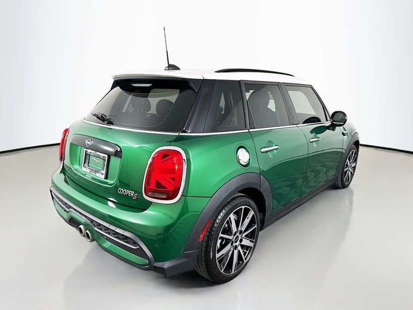 2024 MINI Cooper S 4D Hatchback Green - Image 2