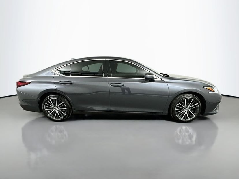 2025 Lexus ES - Image 2