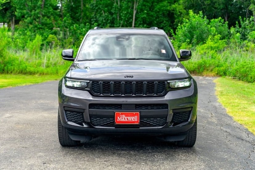 2023 Jeep Grand Cherokee L - Image 2
