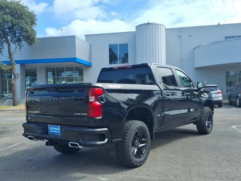 2026 Chevrolet Silverado 1500 - Image 3