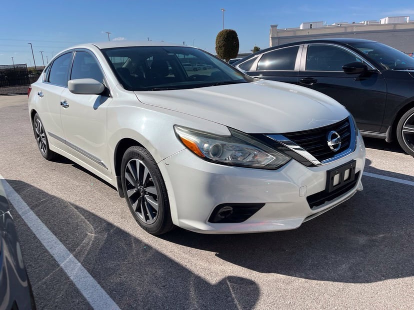 2017 Nissan Altima - Image 1