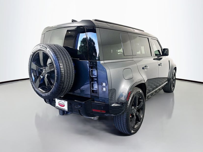 2025 Land Rover Defender - Image 2