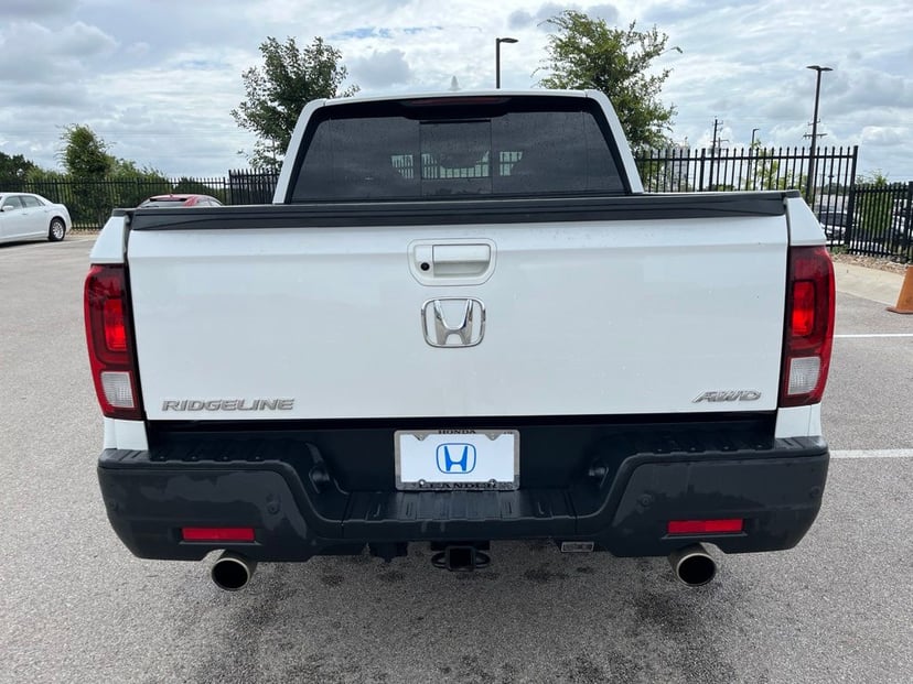 2023 Honda Ridgeline - Image 3