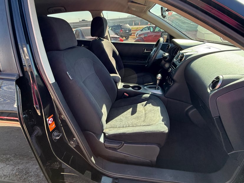 2009 Nissan Rogue - Image 2