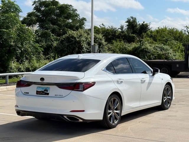 2020 Lexus ES - Image 3