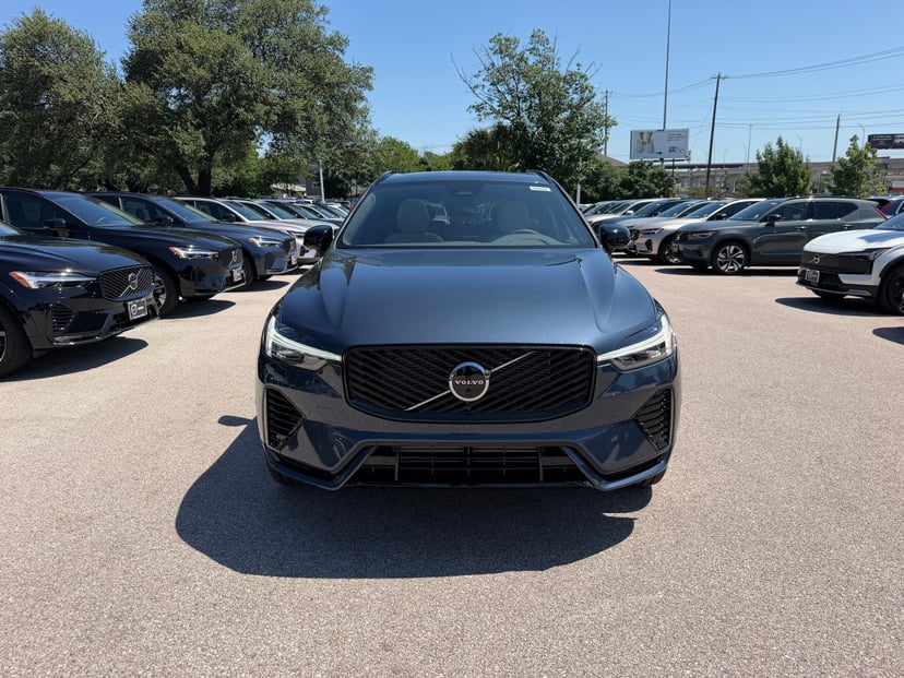 2026 Volvo XC60 - Image 2