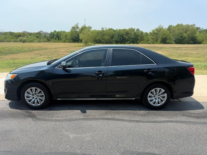 2014 Toyota Camry - Image 2