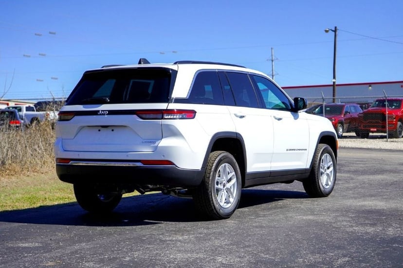 2026 Jeep Grand Cherokee - Image 2