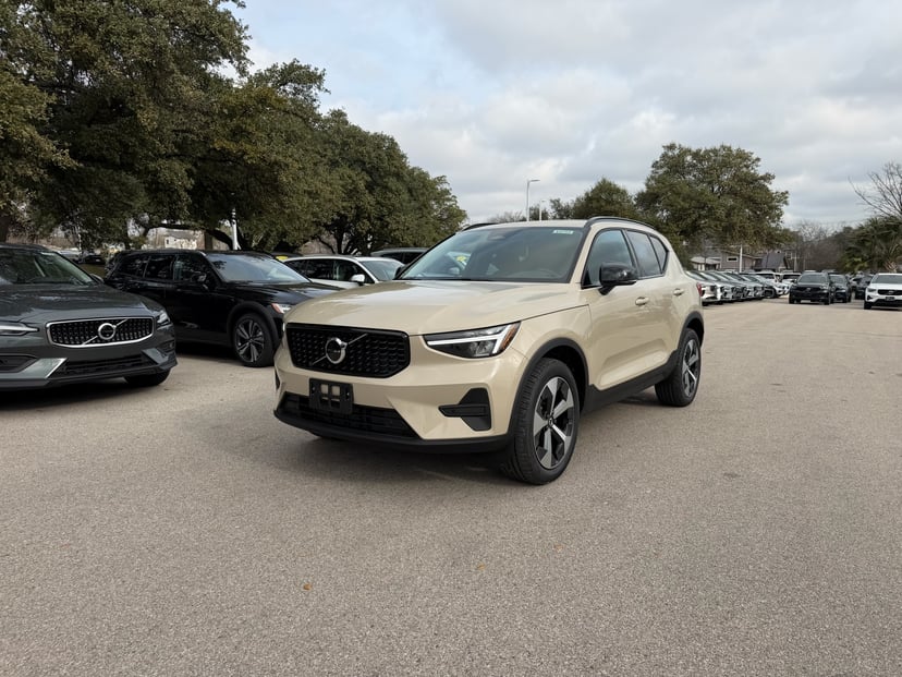 2026 Volvo XC40 - Image 1