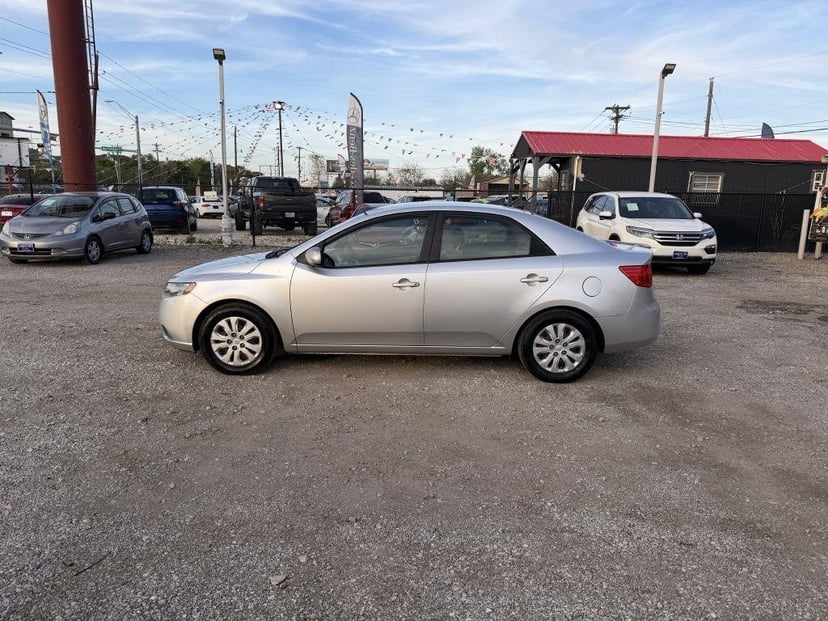 2012 Kia Forte - Image 2