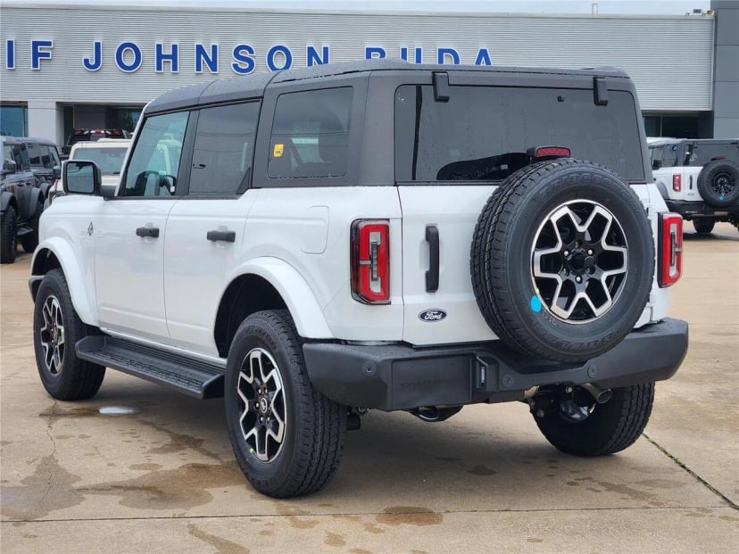 2026 Ford Bronco - Image 3