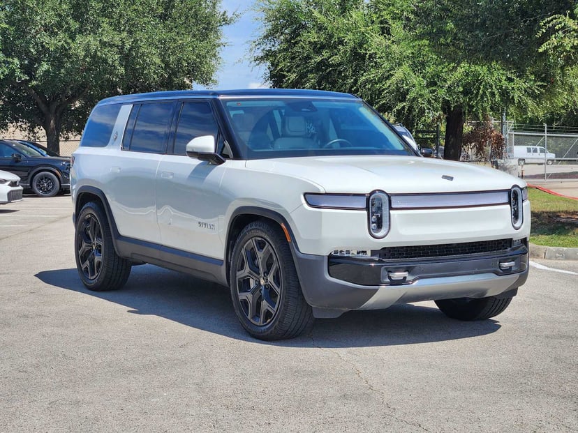 2023 Rivian R1S - Image 2