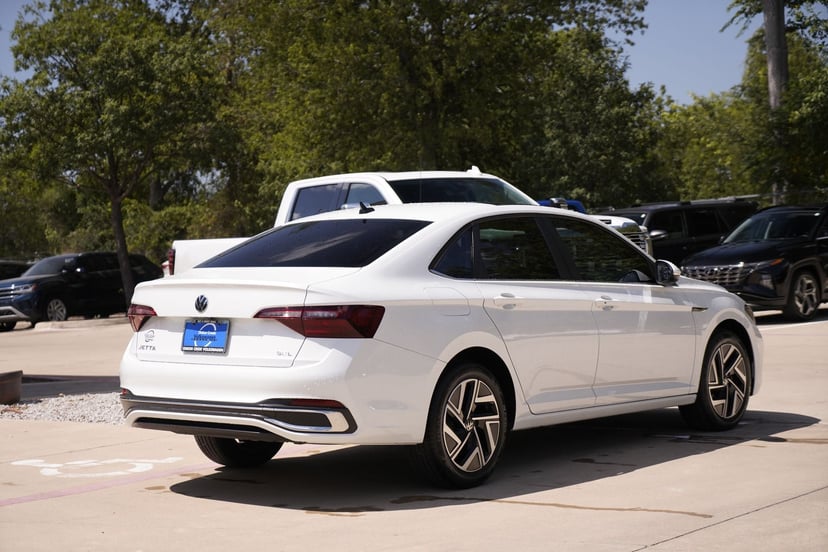 2024 Volkswagen Jetta - Image 3